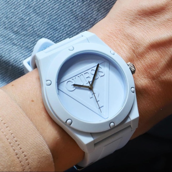 New GUESS Retro Pop W0979L6 silicone watch - Picture 1 of 3